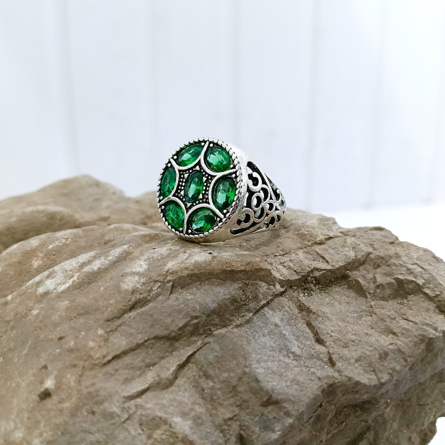 Clone Emerald-zamrud Gemstone Ring – Classic Beauty, Modern Design