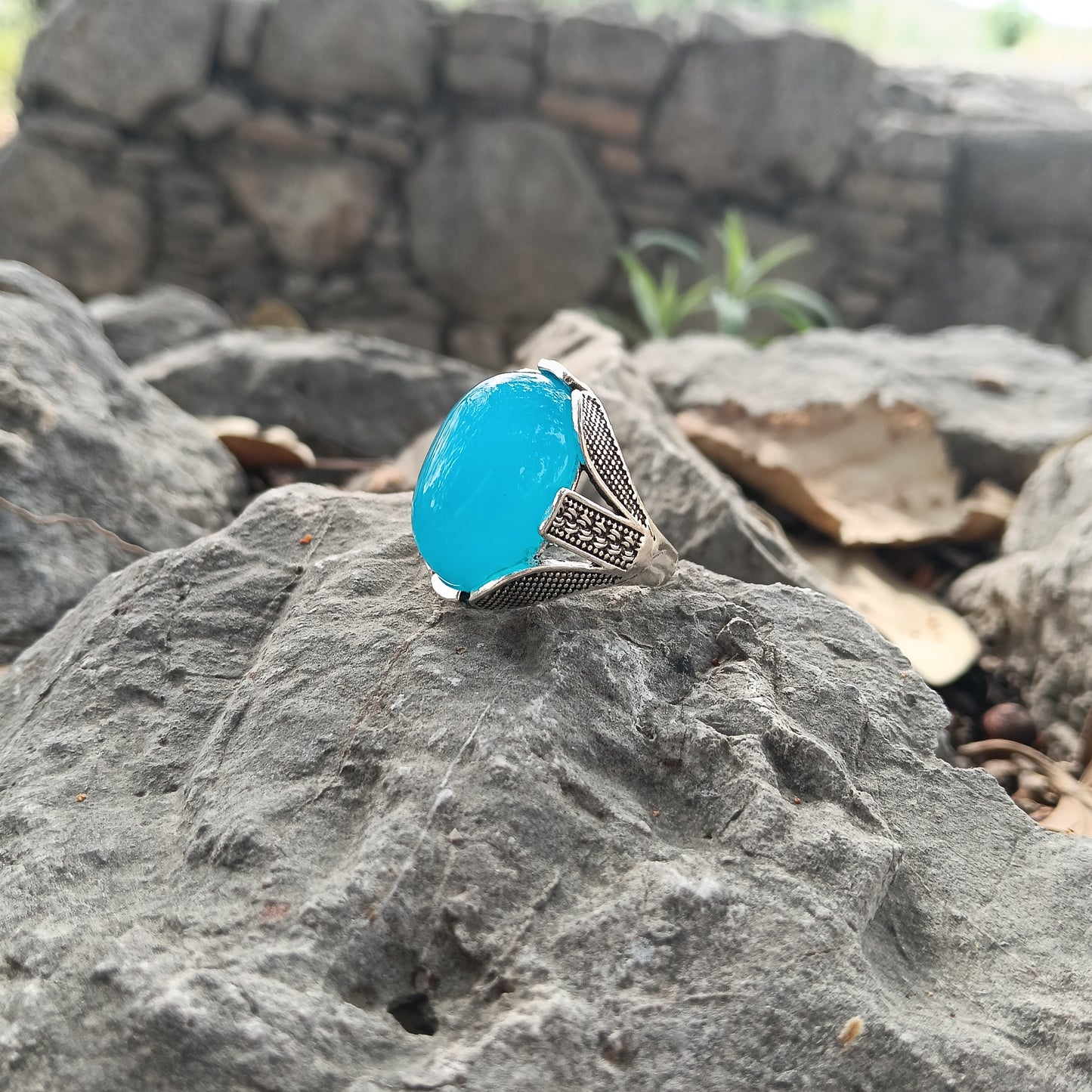 A Beautiful Turkish blue aqeeq ring with free home delivery