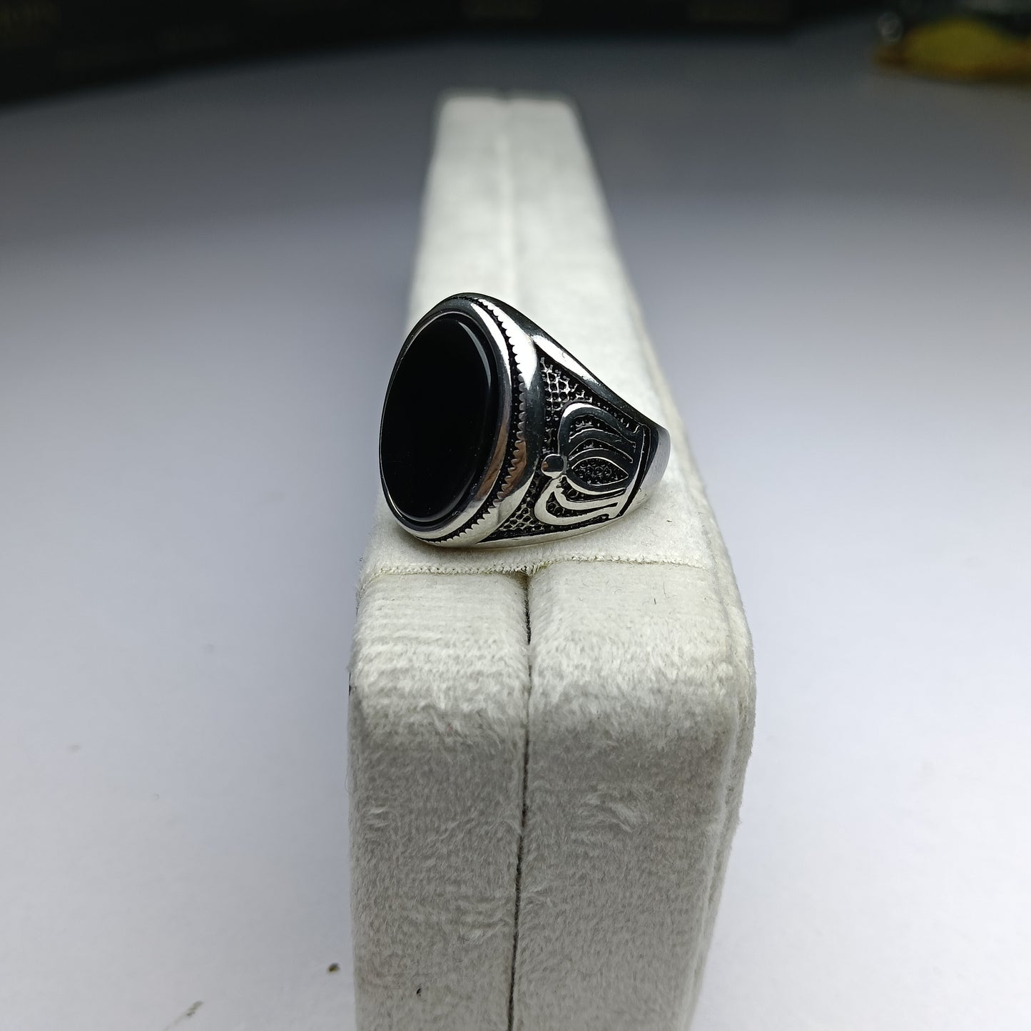 Silver Ring with Black Aqeeq Stone – Beautiful Handmade Design