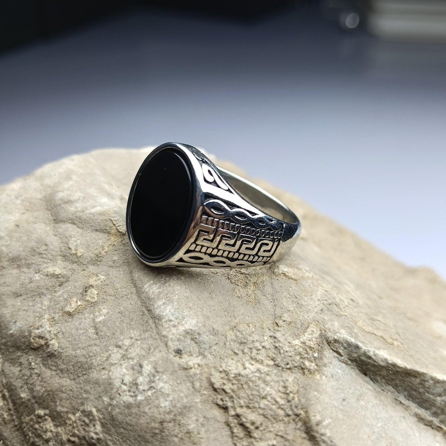 Silver Ring with Black Aqeeq Stone – Beautiful Handmade Design