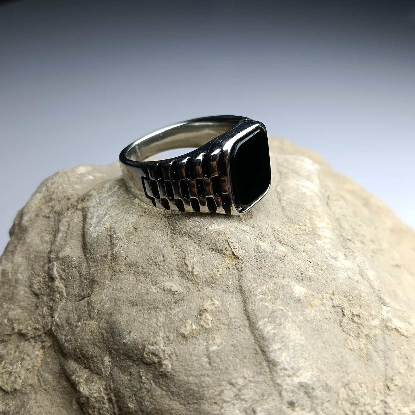 Silver Ring with Black Aqeeq Stone – Beautiful Handmade Design