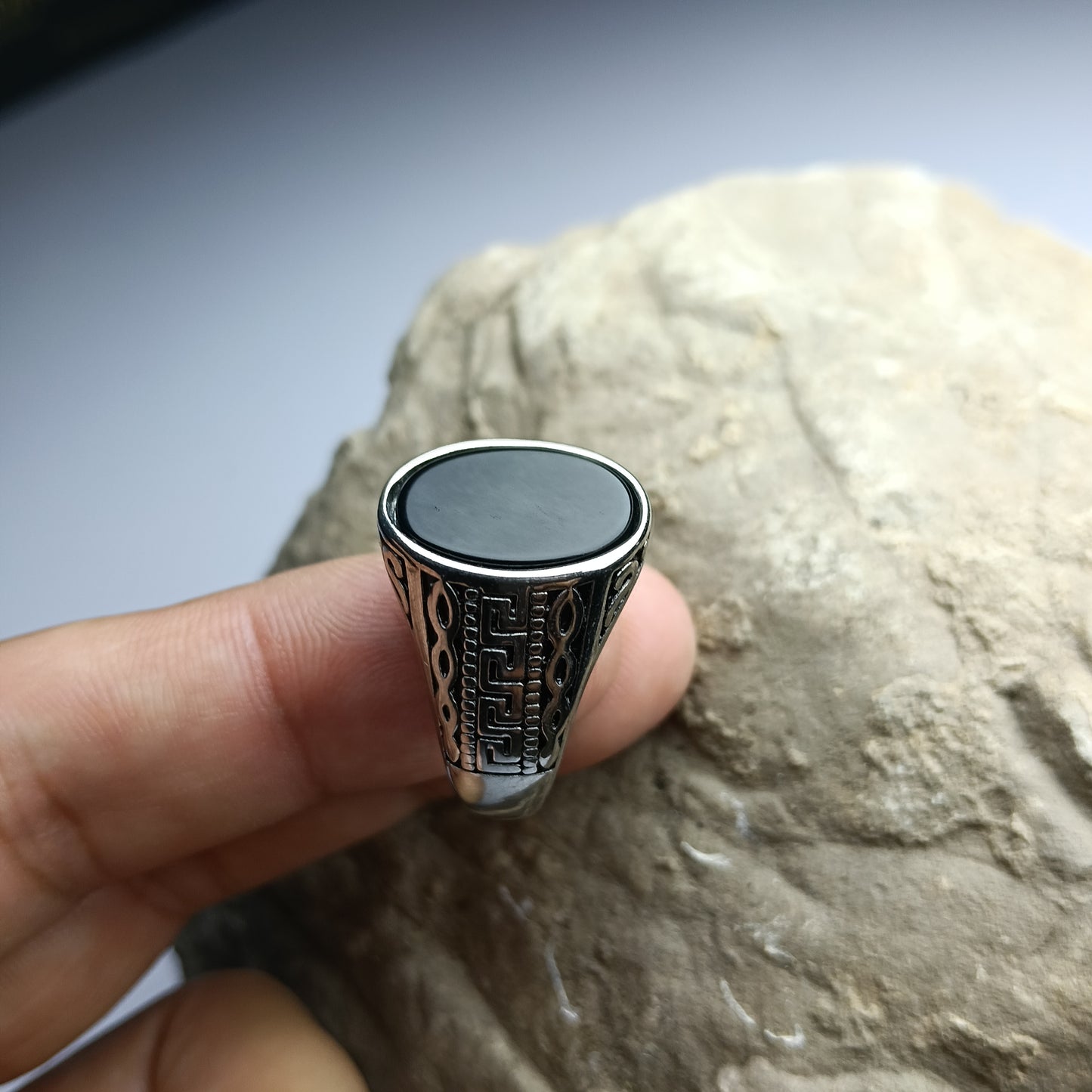 Silver Ring with Black Aqeeq Stone – Beautiful Handmade Design