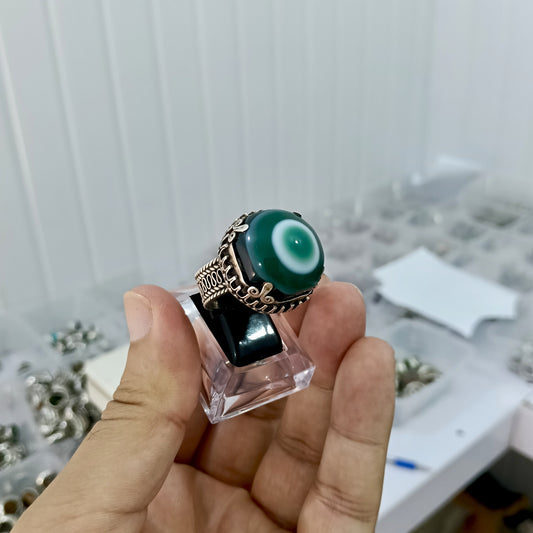 Rare Cat Eye Agate (Aqeeq) Stone Silver Ring – Unique Natural Beauty