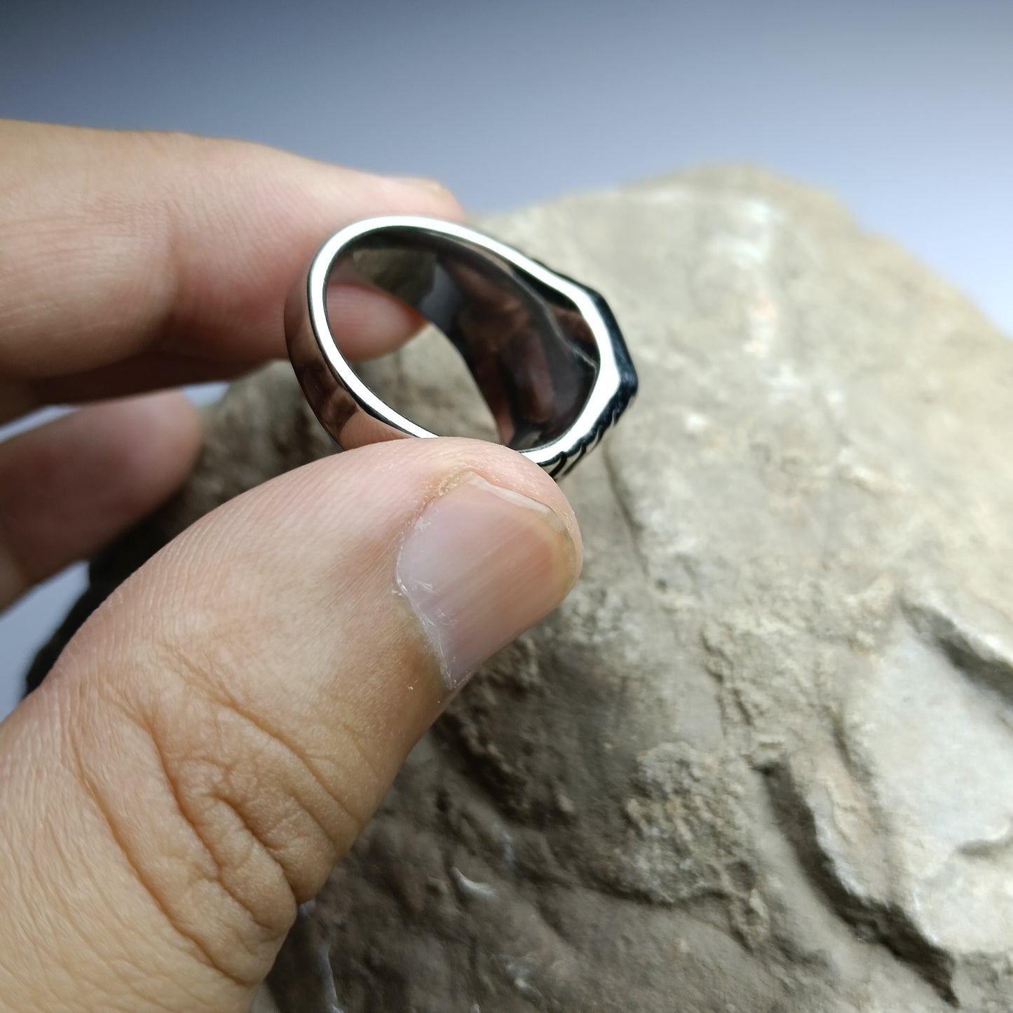 Silver Ring with Black Aqeeq Stone – Beautiful Handmade Design